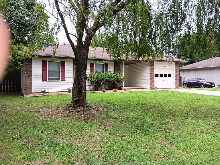 807 E Scott Wayne Dr — Photo 2