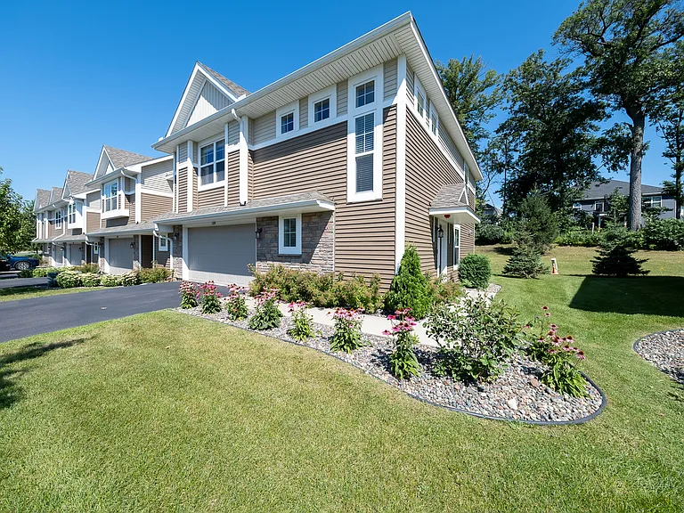 5874 Royalton Rd NE — Photo 27