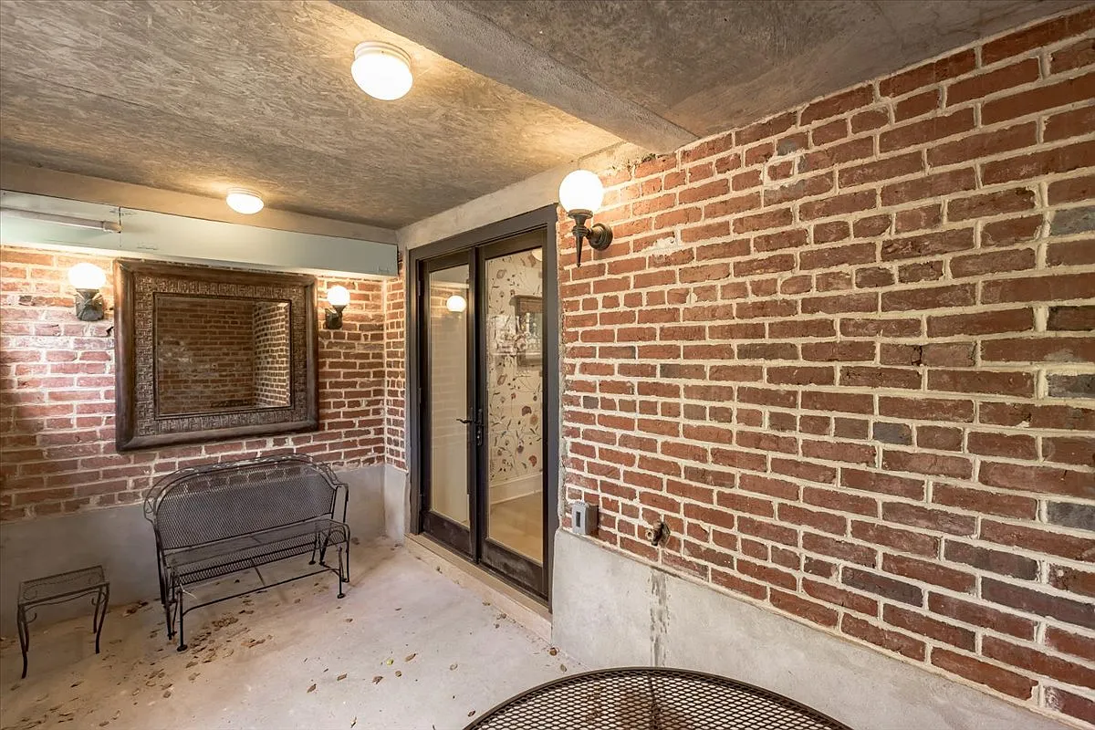 2 bed, 1000 sqft, $2,850 — Photo 2