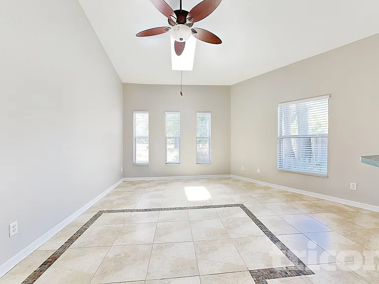 229 Lookout Dr — Photo 2