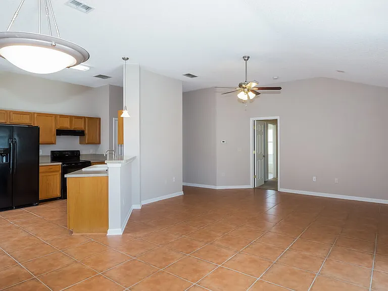 8073 Leafcrest Dr — Photo 5