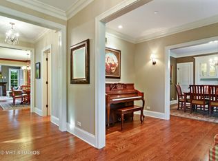 2112 Woodlawn Rd, Northbrook, IL 60062