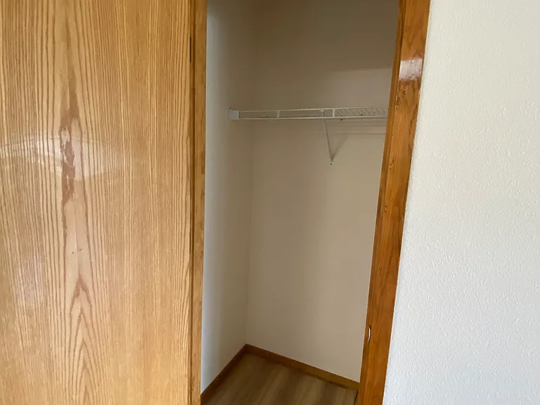 905 SE Stratford Ct — Photo 10