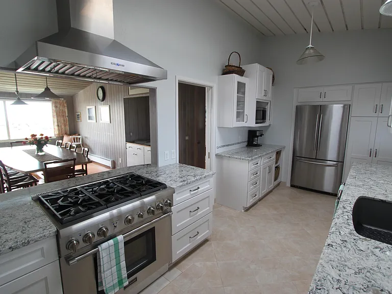 635 Sand Point Rd — Photo 12