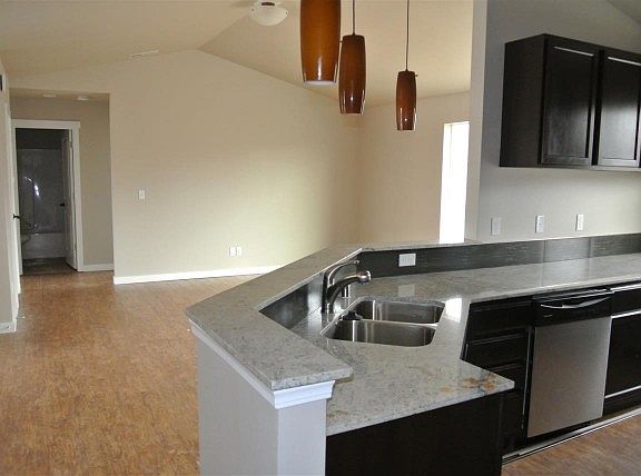 3rd image of 738 Tanglewood Dr