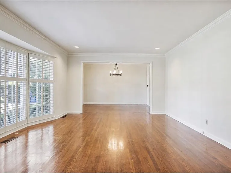 2509 Sharondale Dr NE — Photo 4
