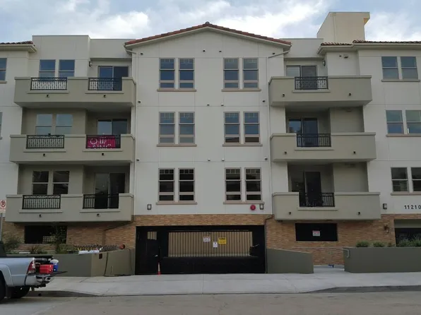 11210 Peach Grove St #201, North Hollywood, CA 91601