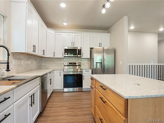3rd image of 468 Arthur Dr