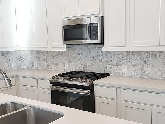 5th image of 105 Locklin Dr