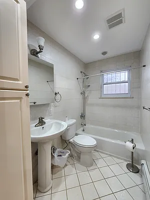 Rented by Astoria Realty | media 19