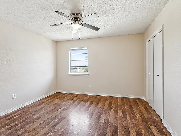 1049 Tallow Tree Ln #8 — Photo 8