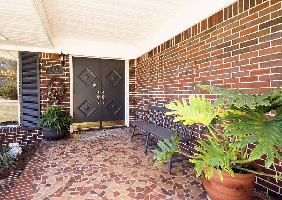 1st image of 717 Karen Ave