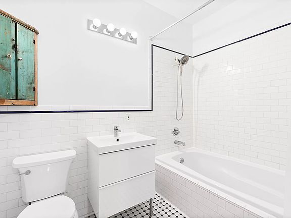 4th image of 250 S 2nd St APT 2A