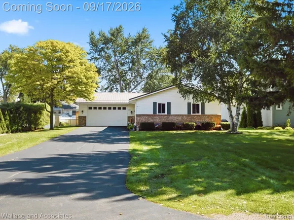 4208 Fairway Dr, Fort Gratiot, MI 48059