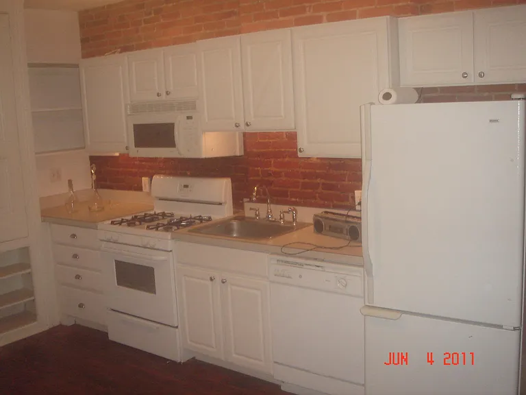121 S Walnut St #A — Photo 1