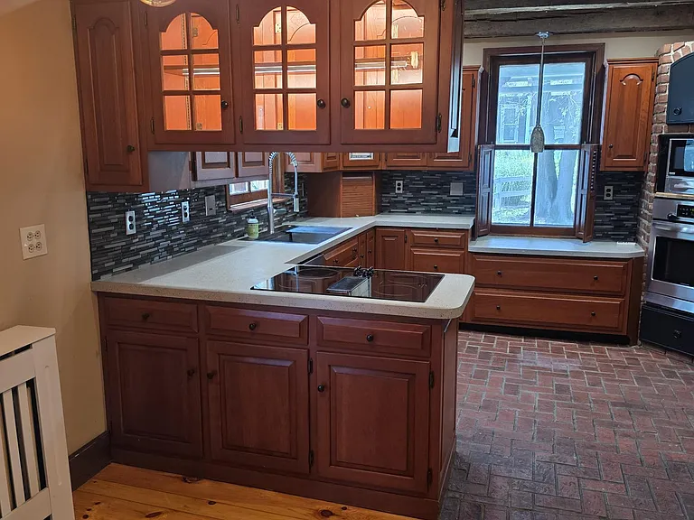 Dining room/kitchen area