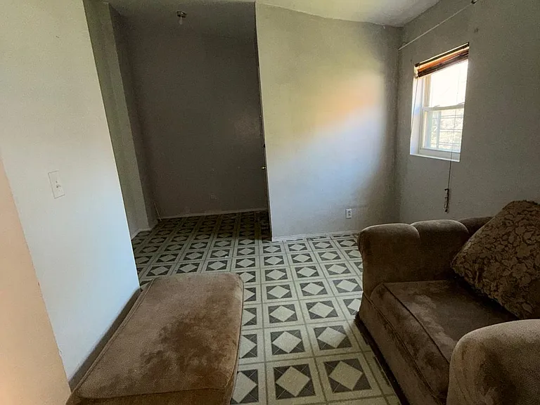1749 Melville St #1 — Photo 7