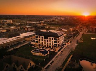 4951 W 134th St #301, Leawood, KS 66209