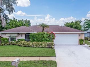 120 Versailles Cir, Naples, FL 34112