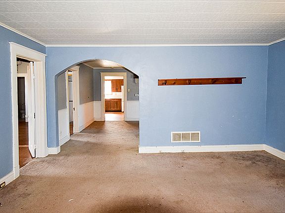 5th image of 600 E Washington St