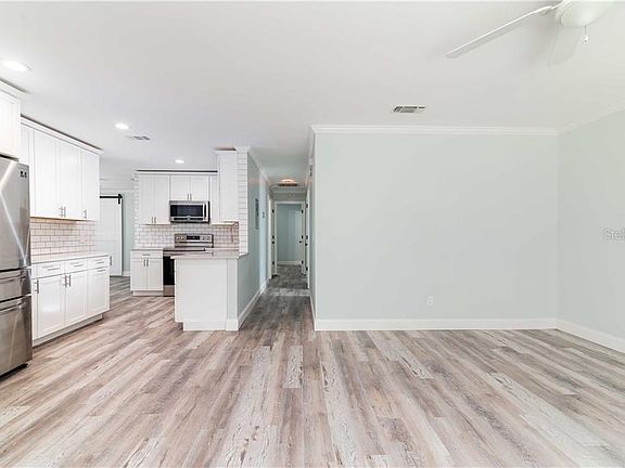 3rd image of 6012 S Elkins Ave
