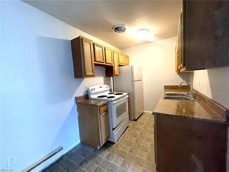 243 Maryland Ave #A — Photo 9
