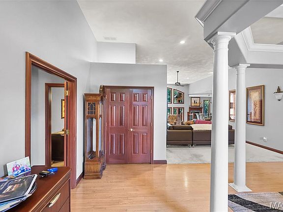 4th image of 39 Country Club Pl