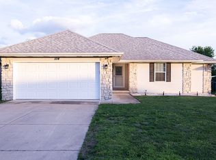 1114 W Cobblefield Way, Ozark, MO 65721