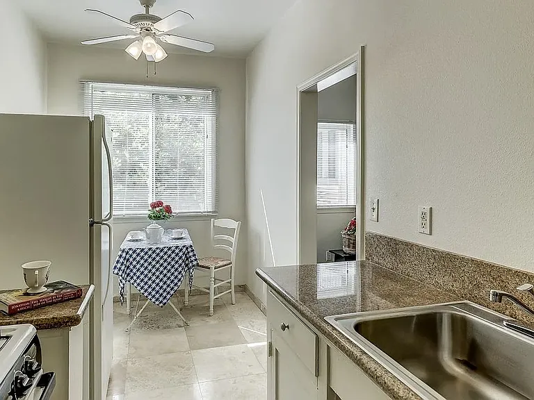 331 Cajon St #I — Photo 13