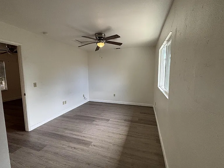 9532 N Hinton Ave — Photo 6