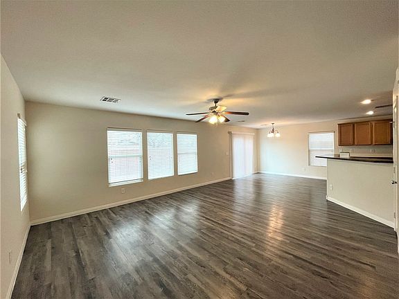 4th image of 5813 Crystal Pond St