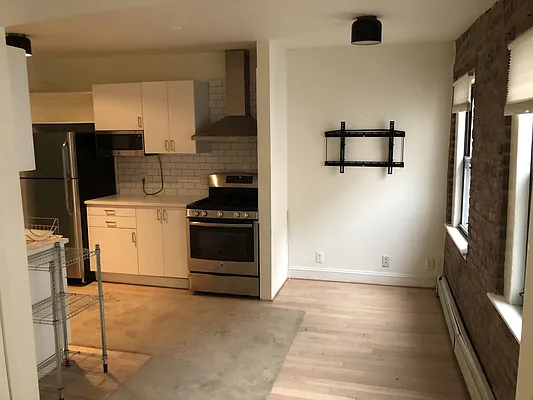 Rented by Bouklis Group | media 12