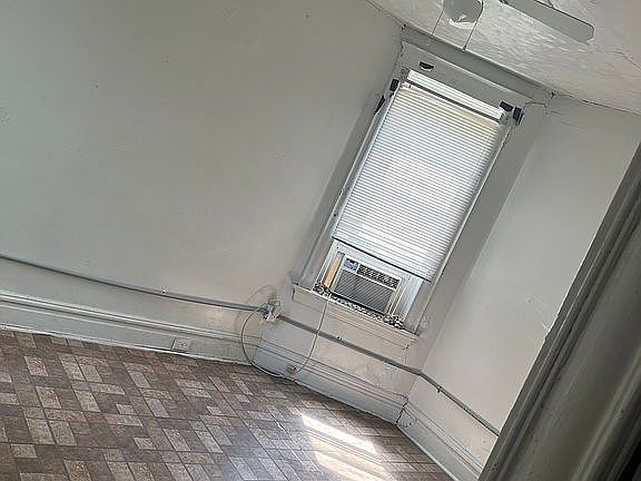 3rd image of 5935 Minerva Ave
