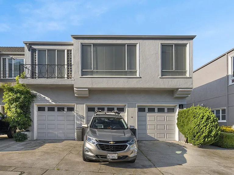 71-75 Manzanita Avenue — Photo 1