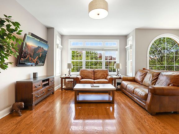 3rd image of 17949 Fountain Cir