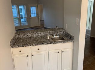 413 Greenleaf Dr, Azle, TX 76020