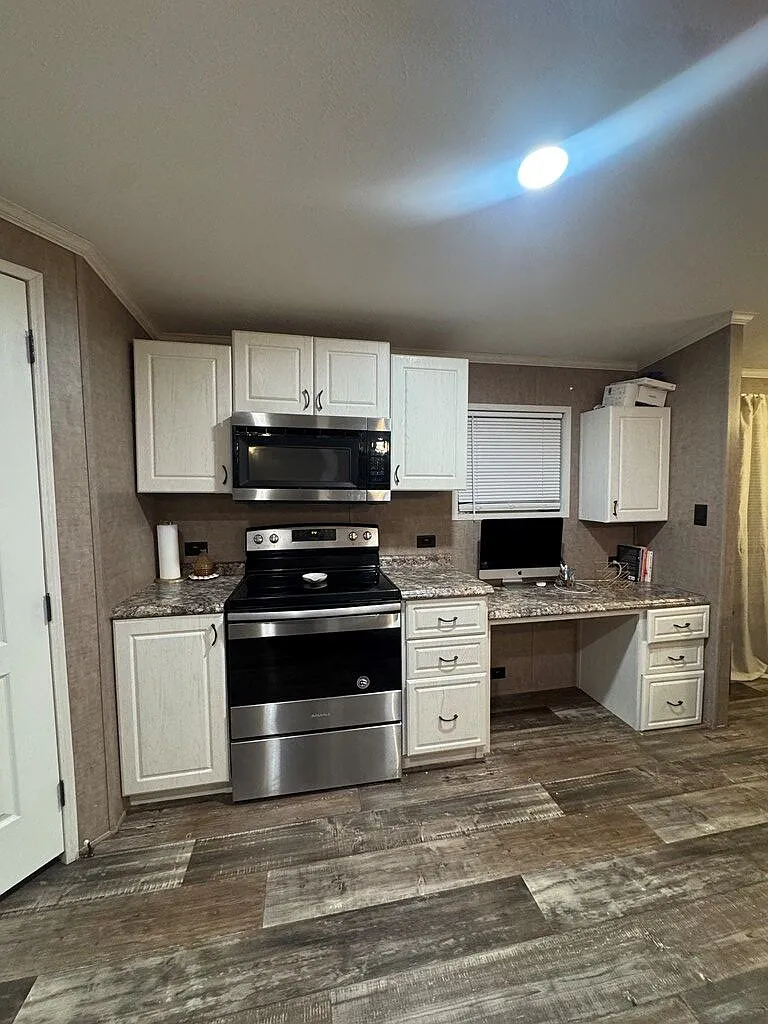 4 bed, 2.5 bath, 2356 sqft, $2,800 — Photo 3