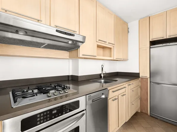 229 East 28th Street image 2 of 5