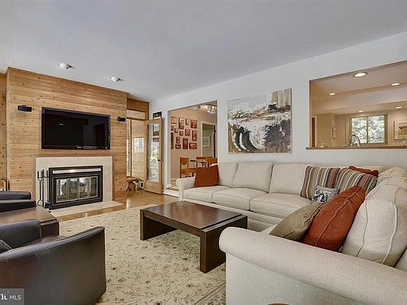 5th image of 10331 Hickory Forest Dr