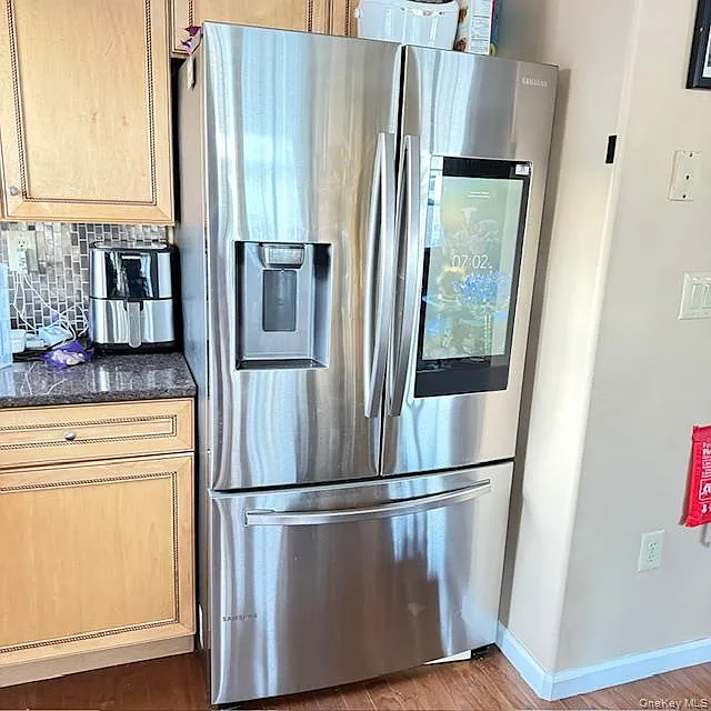 3 bed, 2.0 bath, 1800 sqft, $4,500 — Photo 4