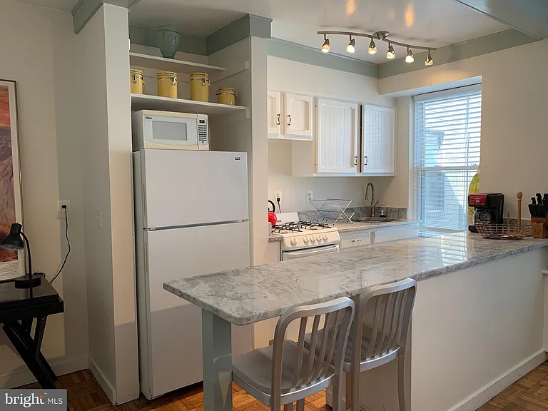 2130 N St NW #405 — Photo 15