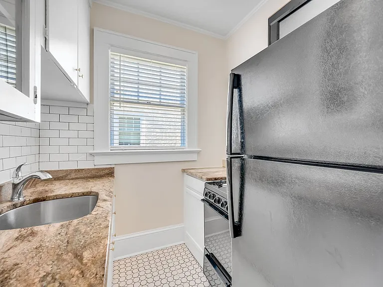 2115 W Hills Ave — Photo 40