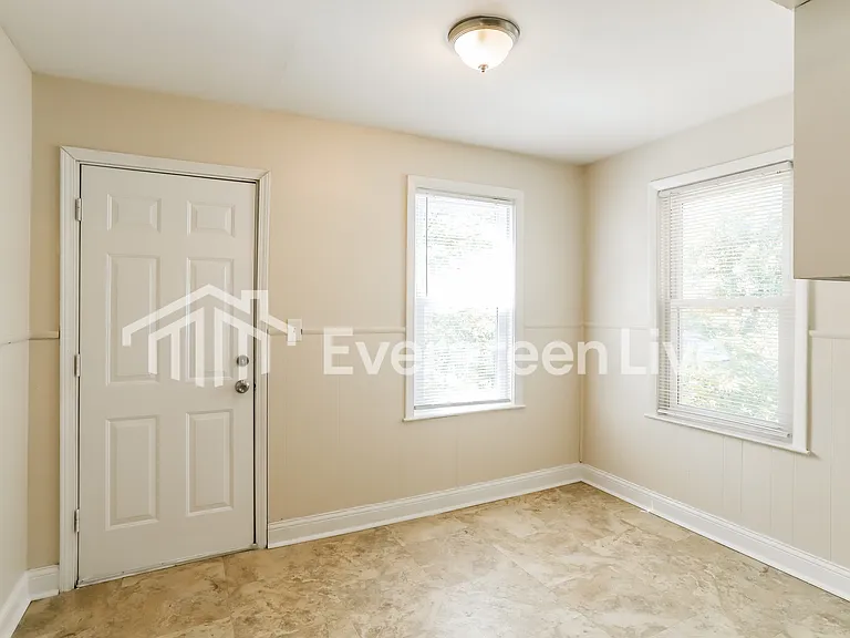 731 Malvern Ave — Photo 7