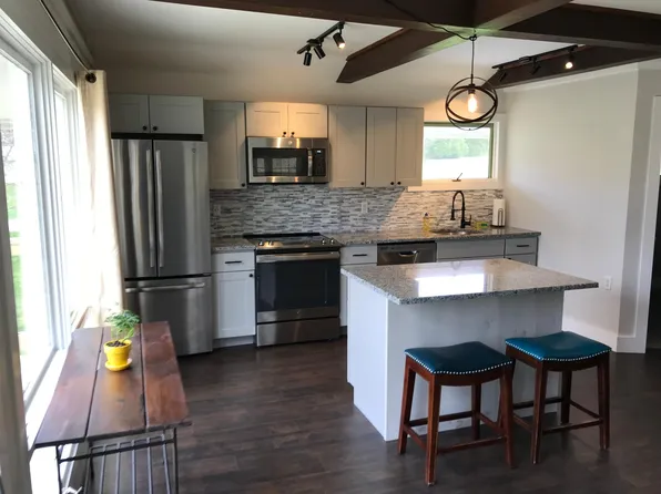 69 Applewood Ln, Manchester Center, VT 05255