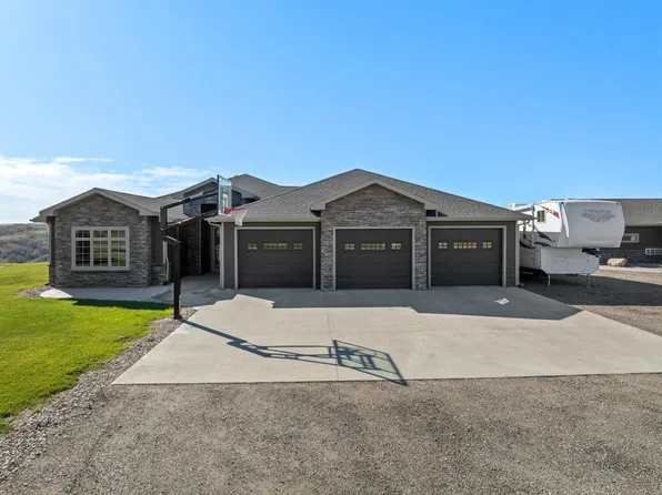 3612 Grayson Dr, Burlington, ND 58722