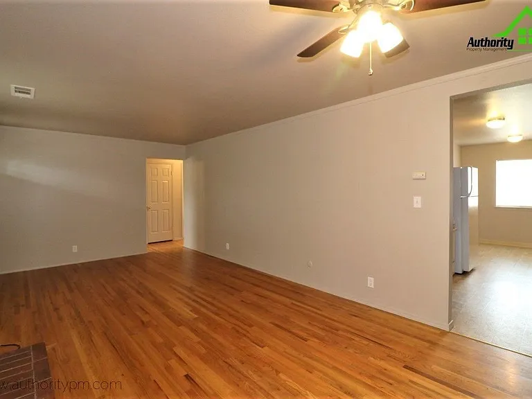 3909 Mercury Dr — Photo 7