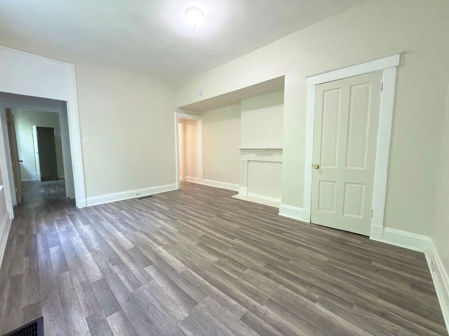 4 bed, 1.5 bath, 2077 sqft, $1,575 — Photo 4
