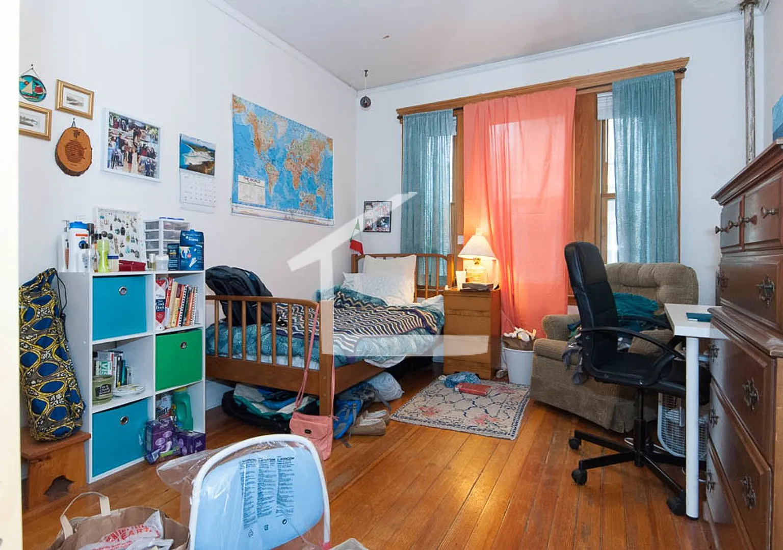 Charming 5 Bedroom-No Broker Fee — Photo 1