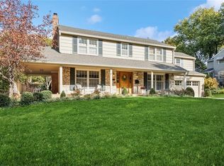 2300 Tomahawk Rd, Mission Hills, KS 66208