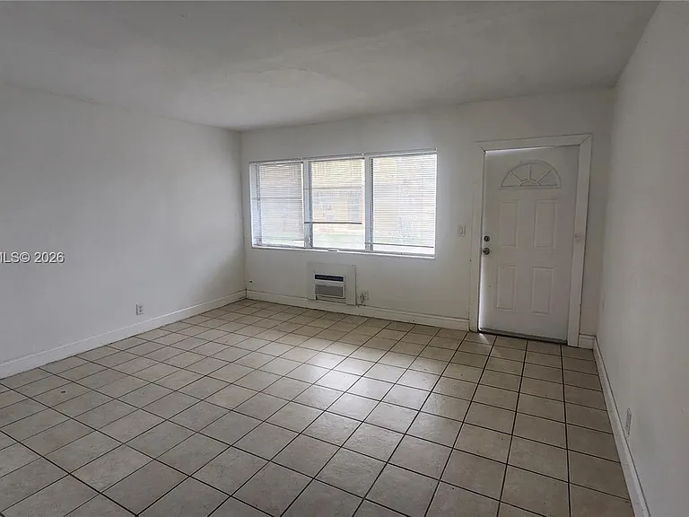 280 SW 11th Ave #5 — Photo 4